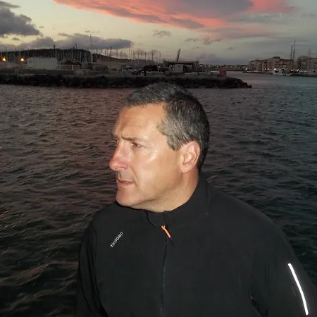 Catamaran D'hotes ספינת מלון