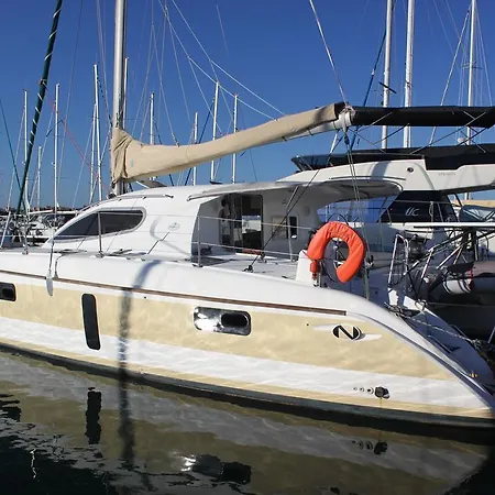 Catamaran D'hotes אגדה