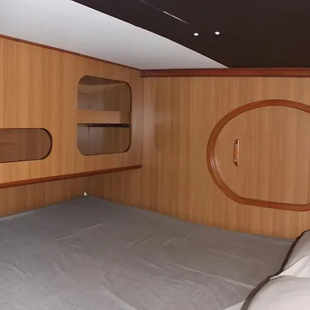 Catamaran D'hotes אגדה