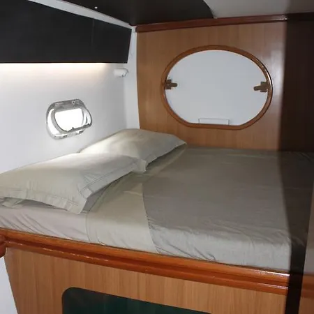 Catamaran D'hotes * אגדה
