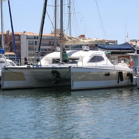 ספינת מלון Catamaran D'hotes